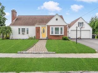 20 Maywood Dr, West Warwick, RI 02893