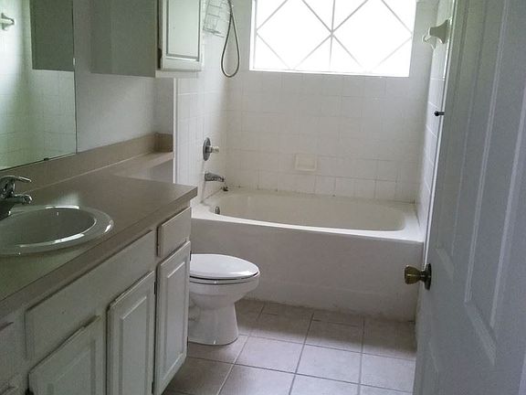 5th image of 2417 Legacy Lake Dr #2417