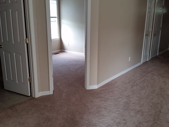 3rd image of 318 Douglas Ct