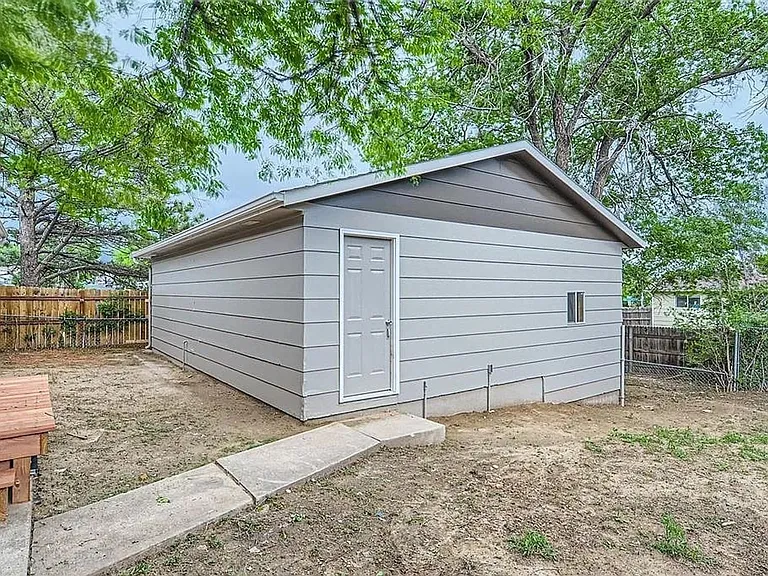 1603 Carmel Dr — Photo 3