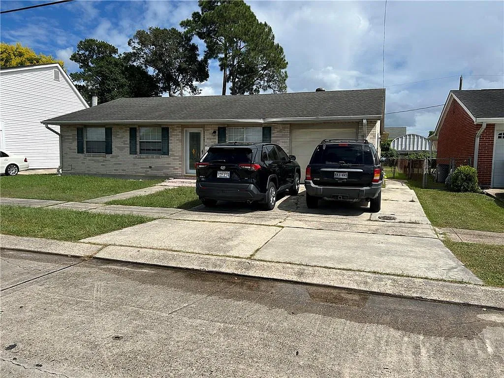 3 bed, 2079 sqft, $1,800 — Photo 2