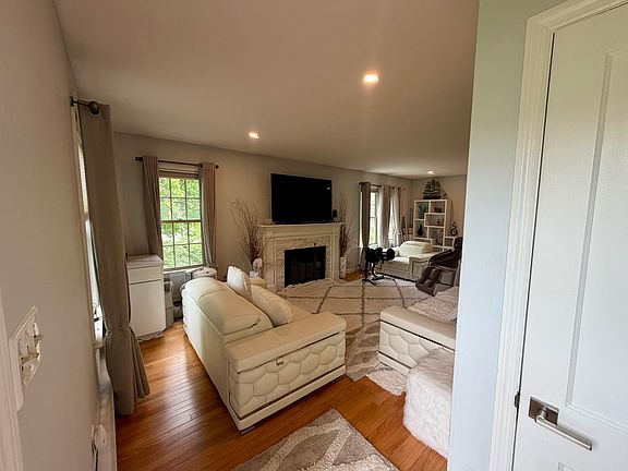 3rd image of 167 Broad St
