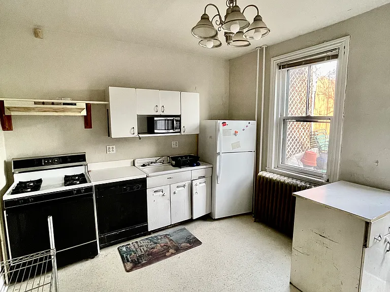 3650 Calumet St — Photo 5