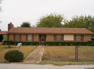912 Meadowcreek St, Krum, TX 76249
