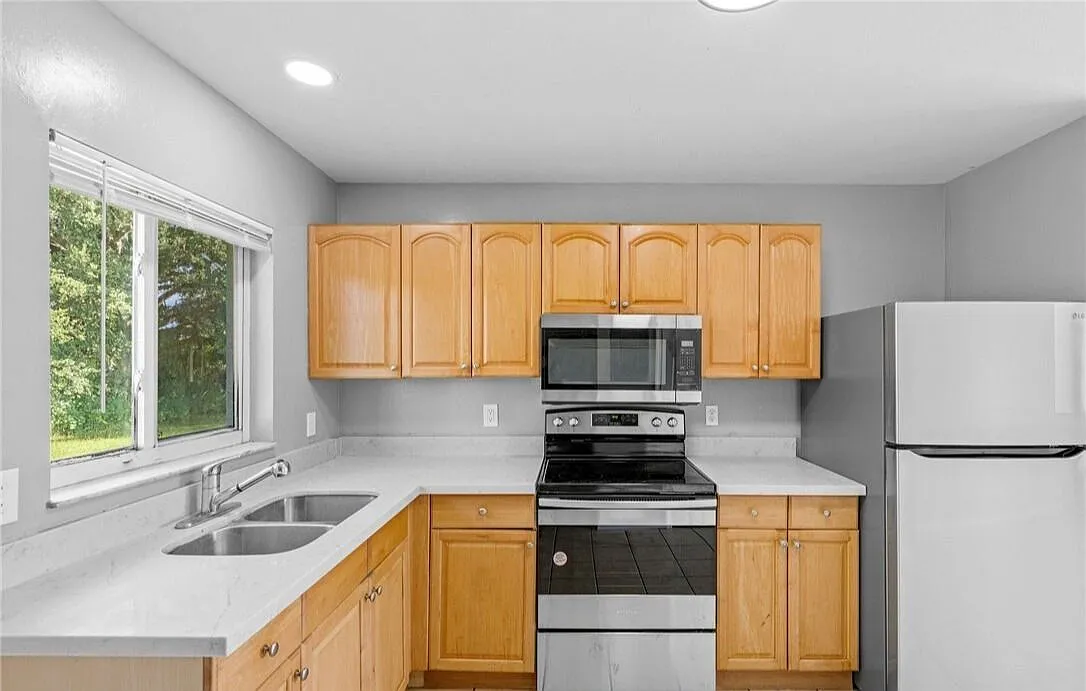 2 bed, 1.0 bath, 780 sqft, $1,350 — Photo 4