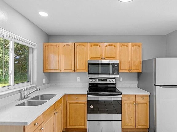 4th image of 111 Gordon Ave S