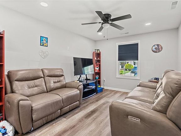 5th image of 700 English St