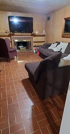 5th image of 2112 Orchid St