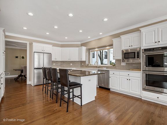4th image of 271 Woodstock Ave