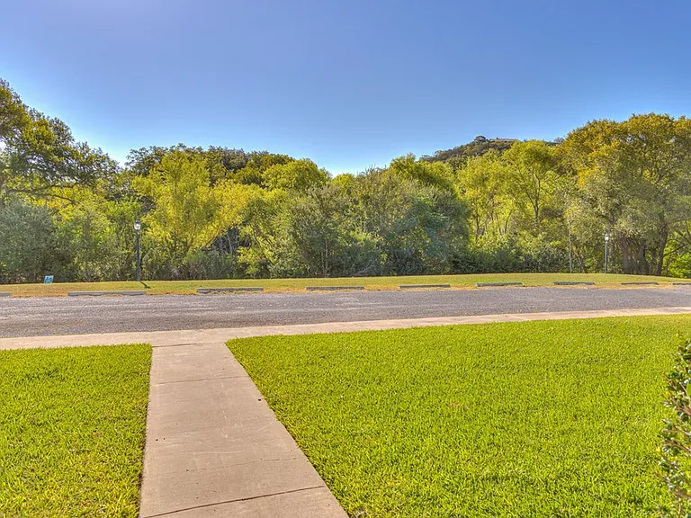 1908 Leslie Dr — Photo 6