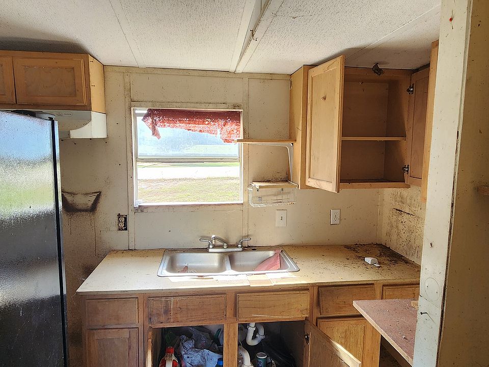 2nd image of 138 E Bridges St #D6