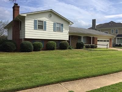 1st image of 925 Fairway Dr NE