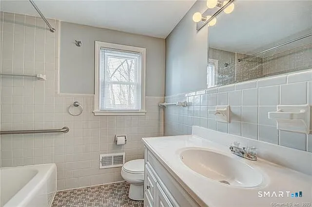 104 Clinton St — Photo 24
