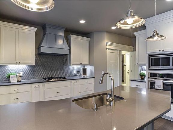 4th image of 13604 Firethorn Dr
