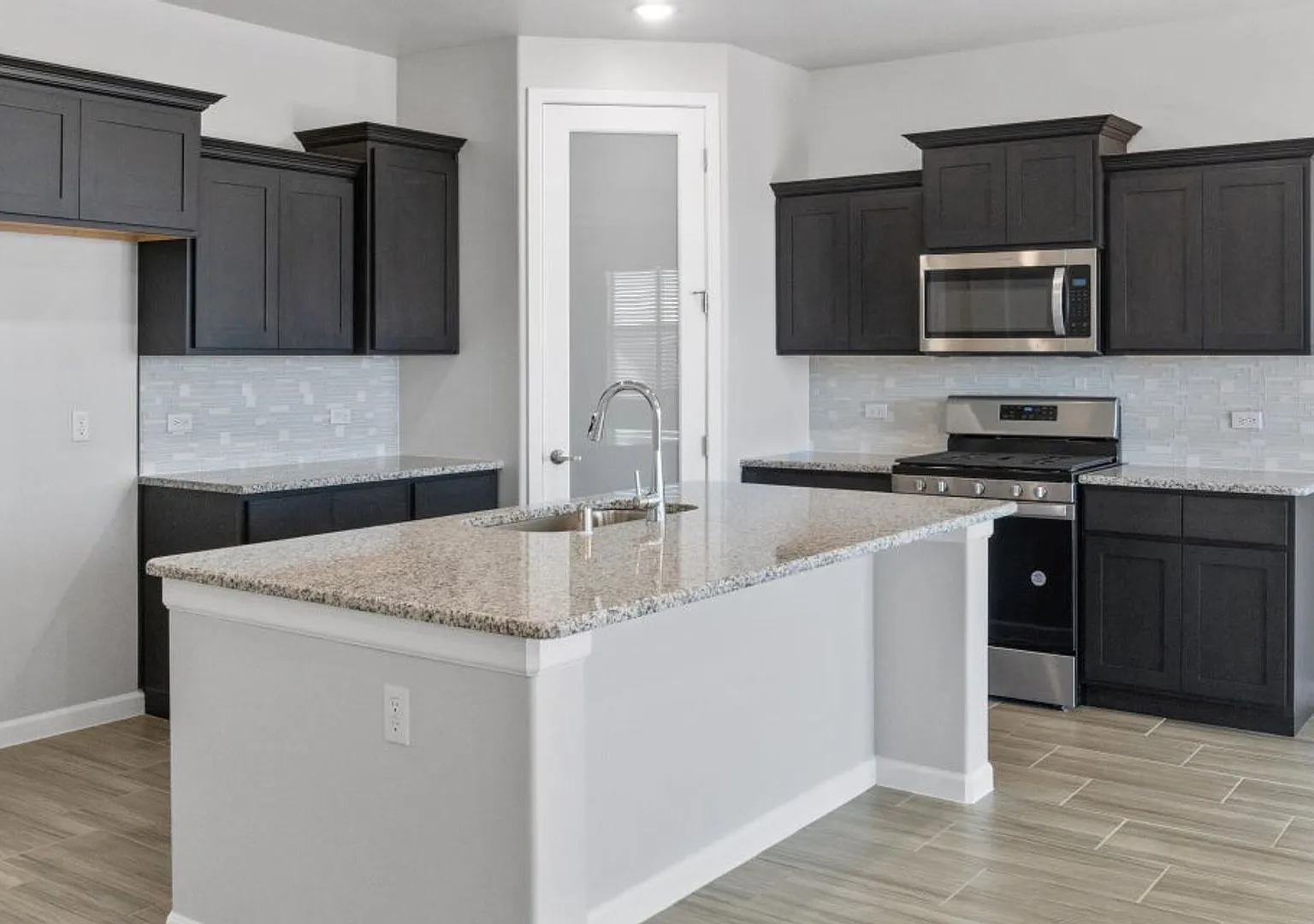 Move-in ready and designed with modern living in mind — Photo 2