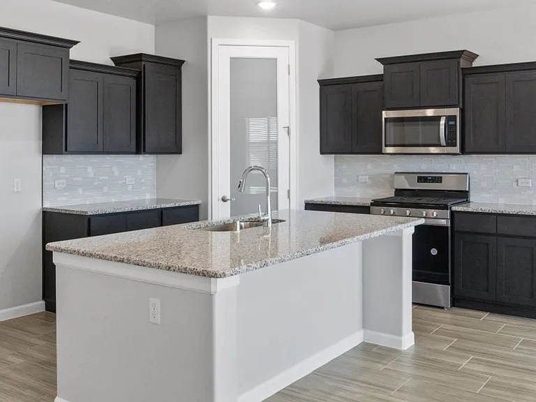 512 Twilight Dr — Photo 2