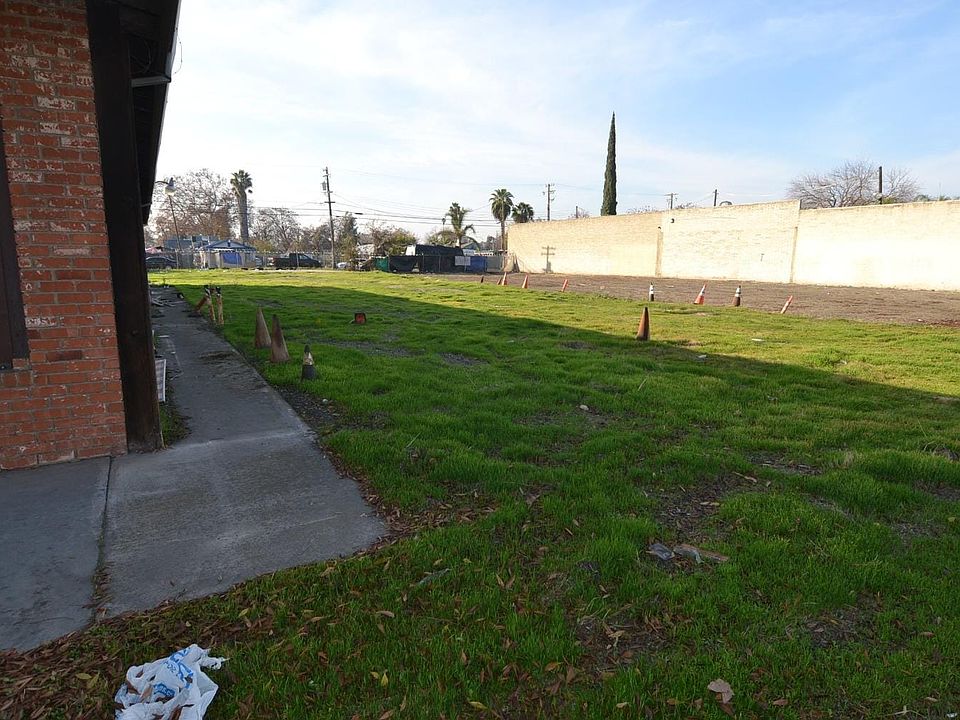 2nd image of 141 S Santa Cruz Ave