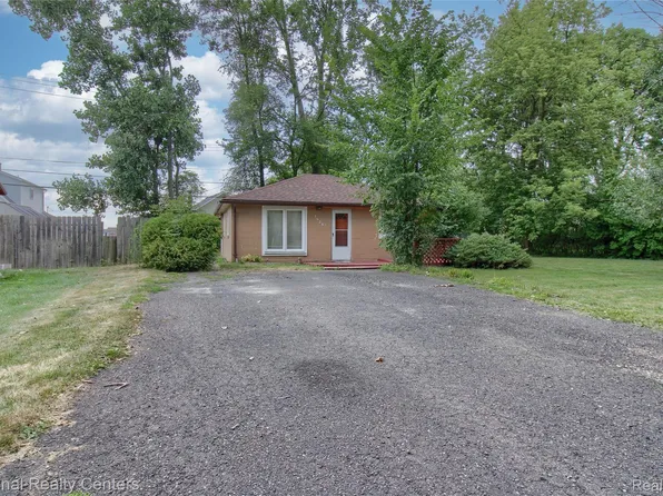 1528 Paramount St, Novi, MI 48377
