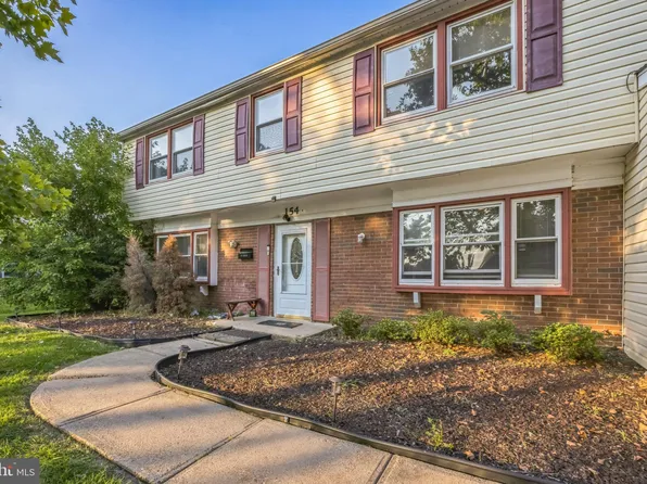 154 Eastbrook Ln, Willingboro, NJ 08046