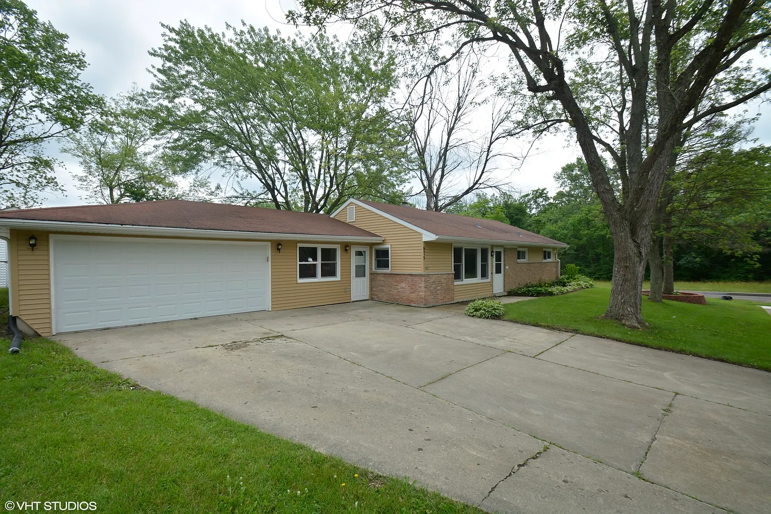 475 Indianwood Blvd photo 1