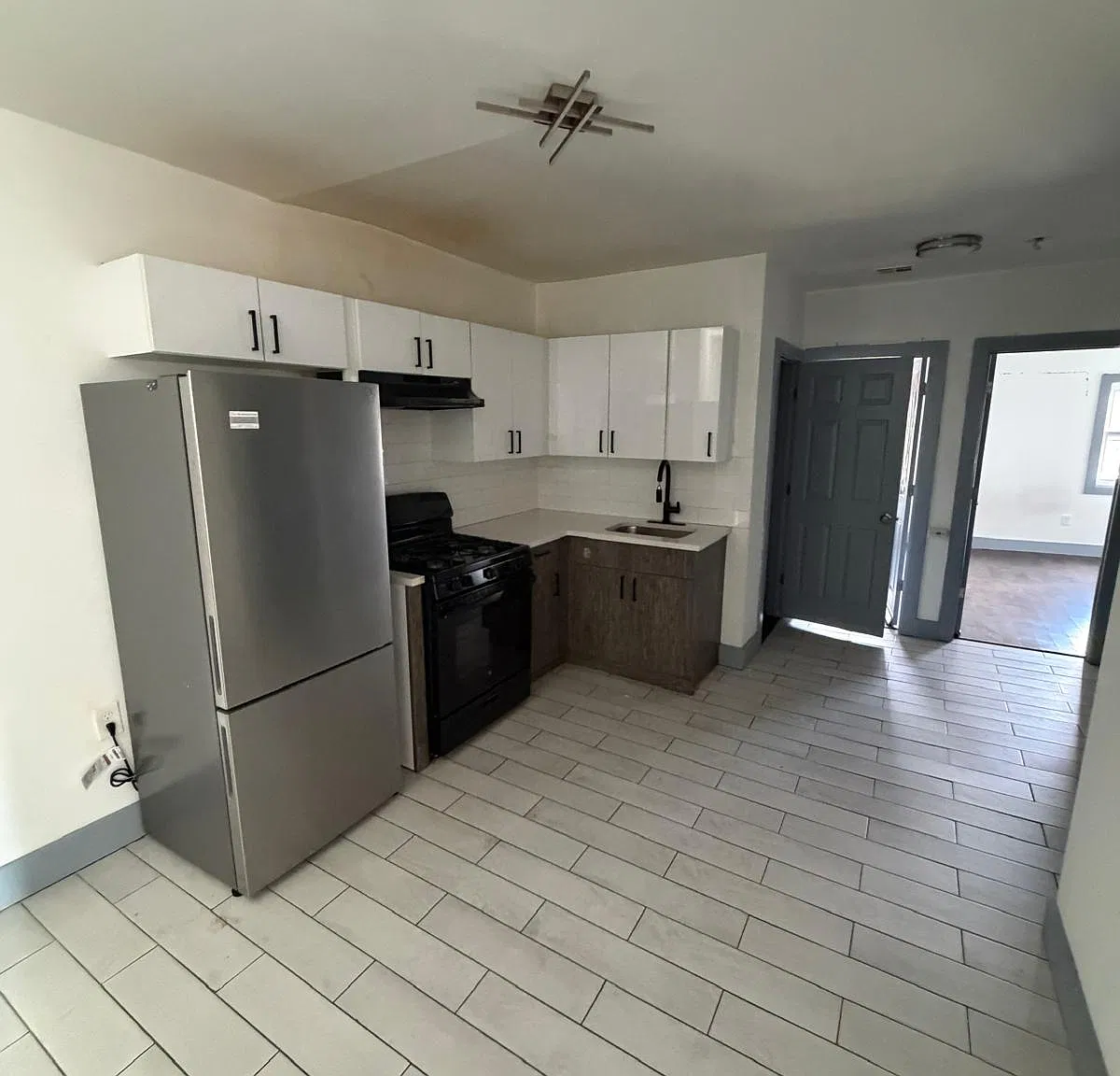 4 bed, 1.5 bath, 1350 sqft, $2,275 — Photo 1