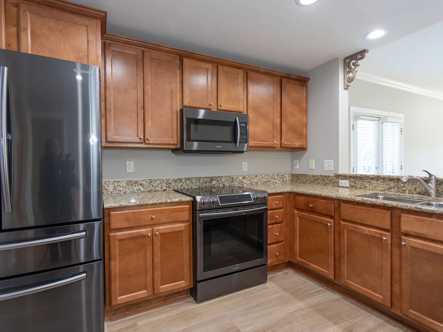 3 bed, 1804 sqft, $2,450 — Photo 3