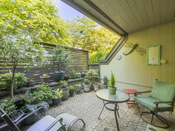 3184 Mountain Hwy, North Vancouver, BC V7K 2H5
