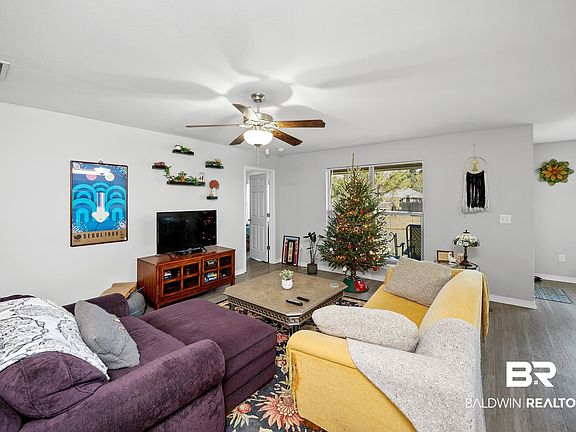 5th image of 3922 Langley Ave