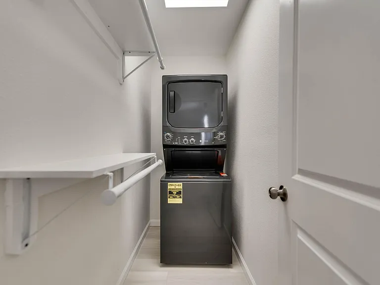 2101A Beverly Ave — Photo 3