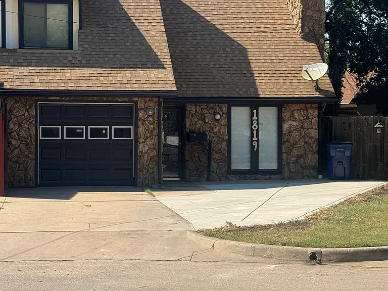 1819 S Lorraine Ave — Photo 1