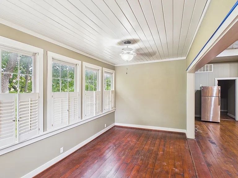 104 N Elk St — Photo 16