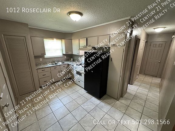 5th image of 1012 Roseclair Dr