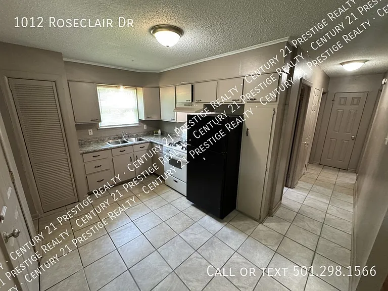 1012 Roseclair Dr — Photo 5