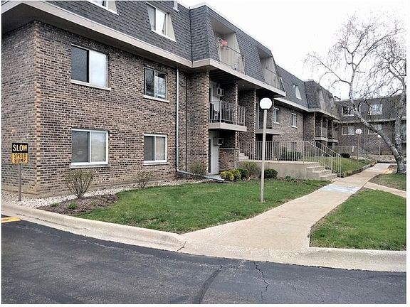 2nd image of 983 Crimson Ct APT 108