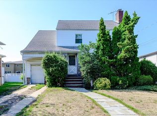 1080 Roselle Pl, Woodmere, NY 11598