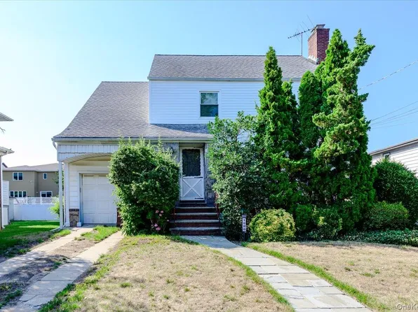 1080 Roselle Place, Woodmere, NY 11598