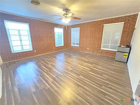 4th image of 303 Brewster Ave