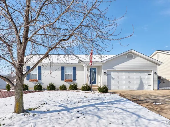 121 Falcon Way, Winfield, MO 63389