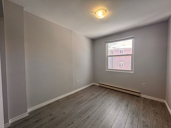 3rd image of 154 Westcourt Pl