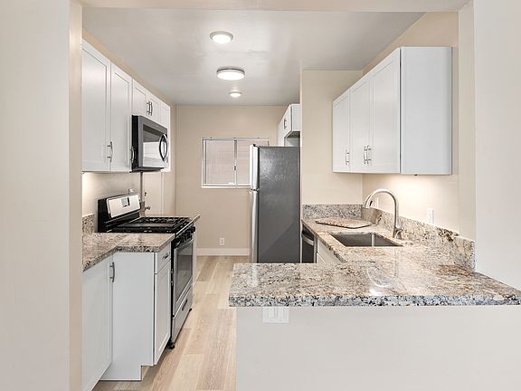 4th image of 3021 30th St