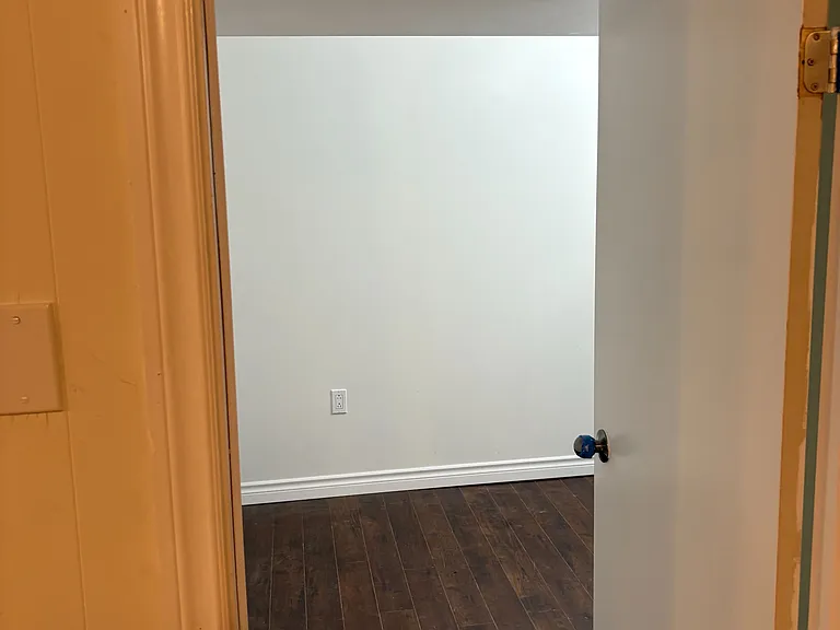 76 Rockport Cres #BASEMENT — Photo 3