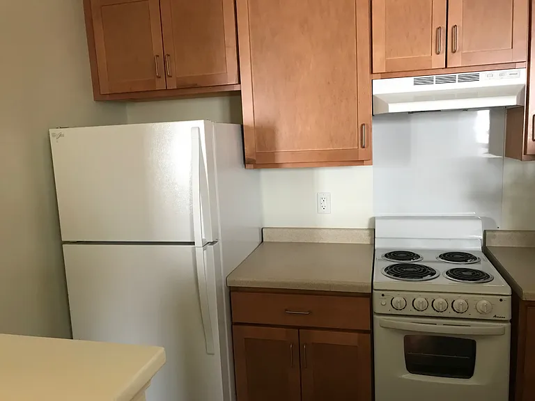 Ivy Manor Apartments — Photo 2