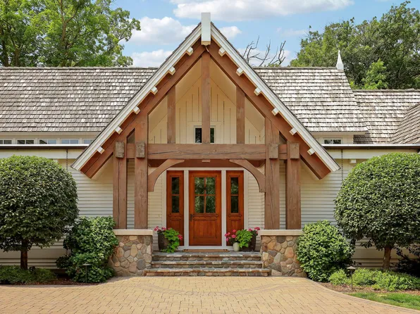 415 Carpenters Pt, Wayzata, MN 55391