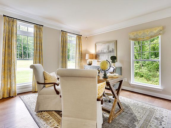 3rd image of 205 Margarets Glen Ln