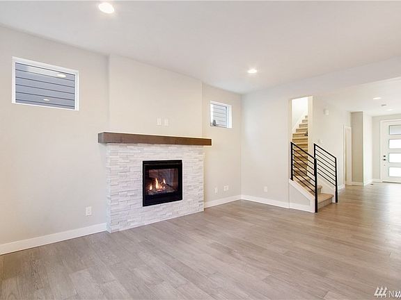 photos of 2581 plan from another community.  Colors and finishes will vary. 