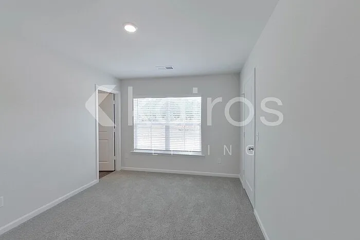 2401 Banyon Cir — Photo 8