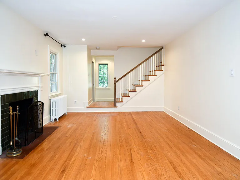 2608 Fordham Rd — Photo 3