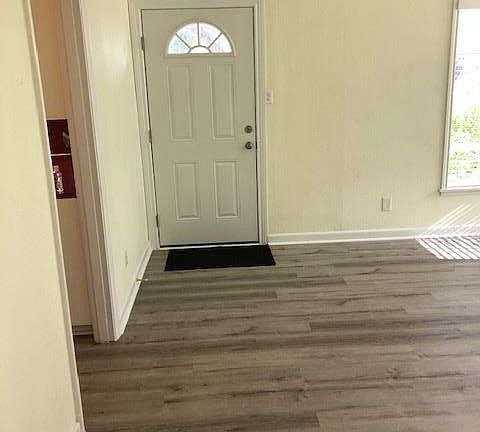 3rd image of 1909 Picton Ln