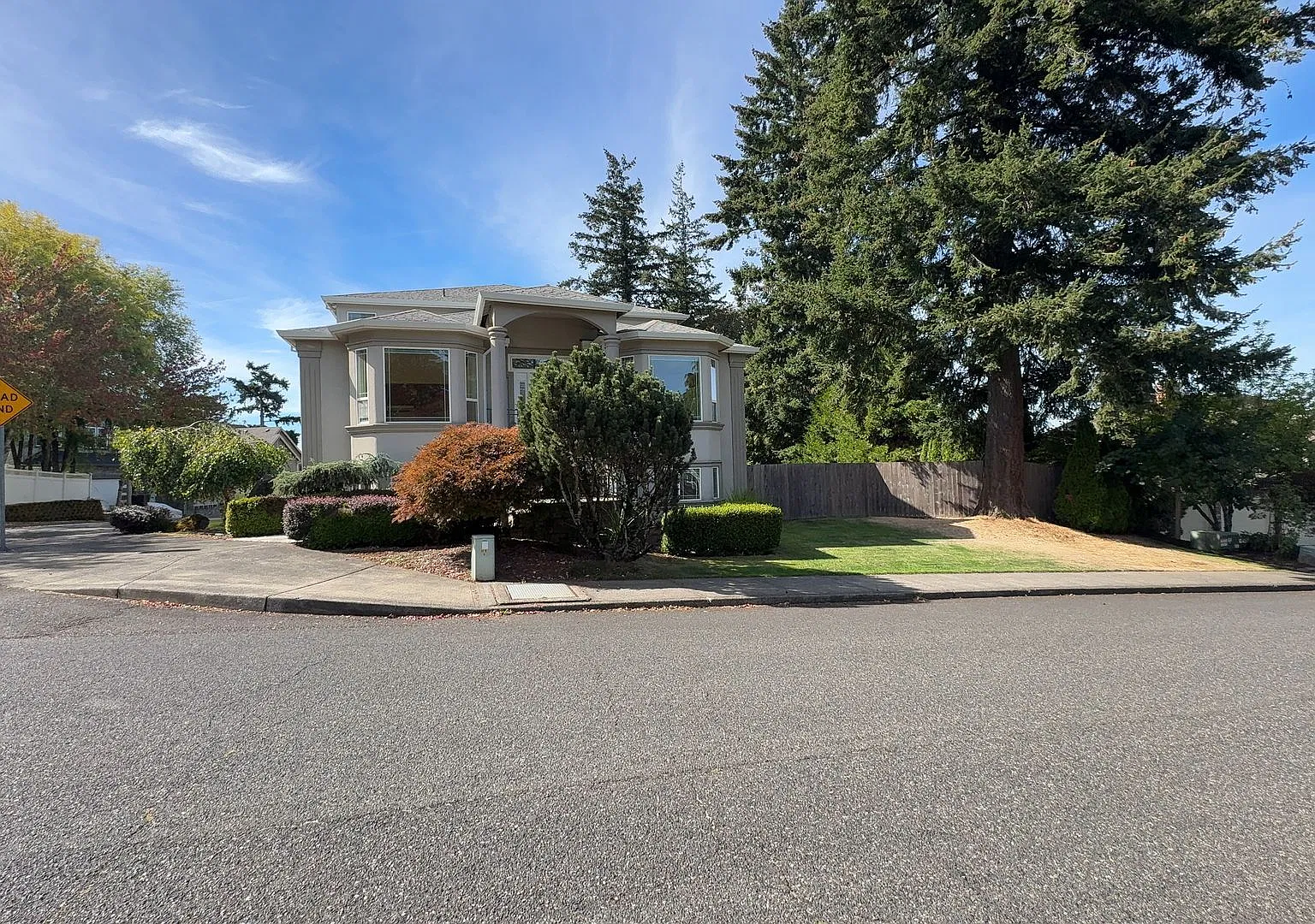 Lovely Suburban Happy Valley Home! — Photo 1