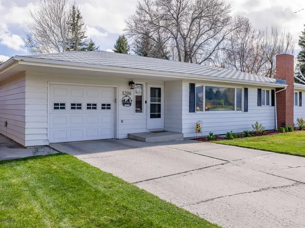 1206 Meadow Ln Ave, Cody, WY 82414